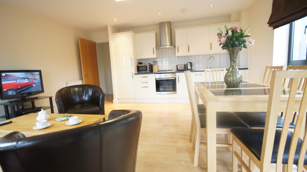 Lodge Drive Serviced Apartments Enfield Eksteriør bilde
