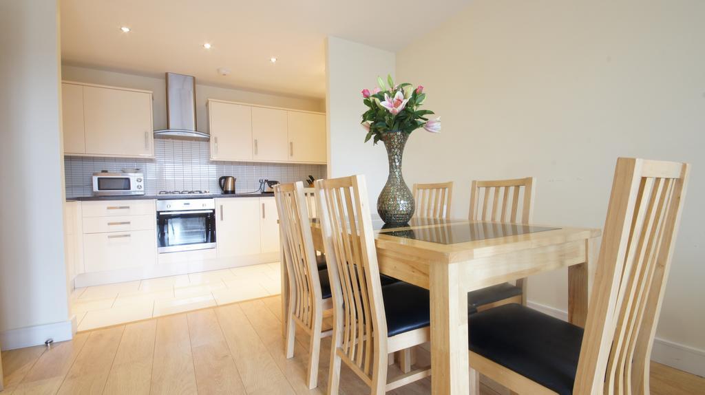 Lodge Drive Serviced Apartments Enfield Eksteriør bilde