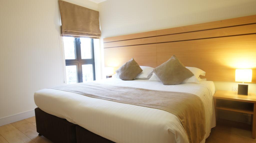 Lodge Drive Serviced Apartments Enfield Eksteriør bilde