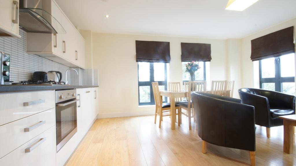 Lodge Drive Serviced Apartments Enfield Eksteriør bilde