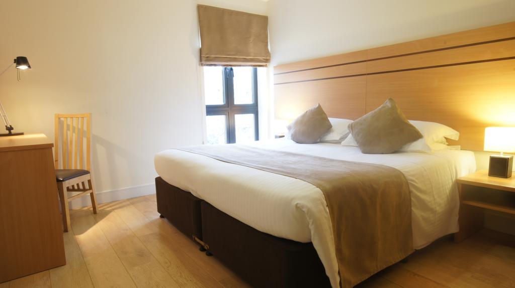 Lodge Drive Serviced Apartments Enfield Eksteriør bilde