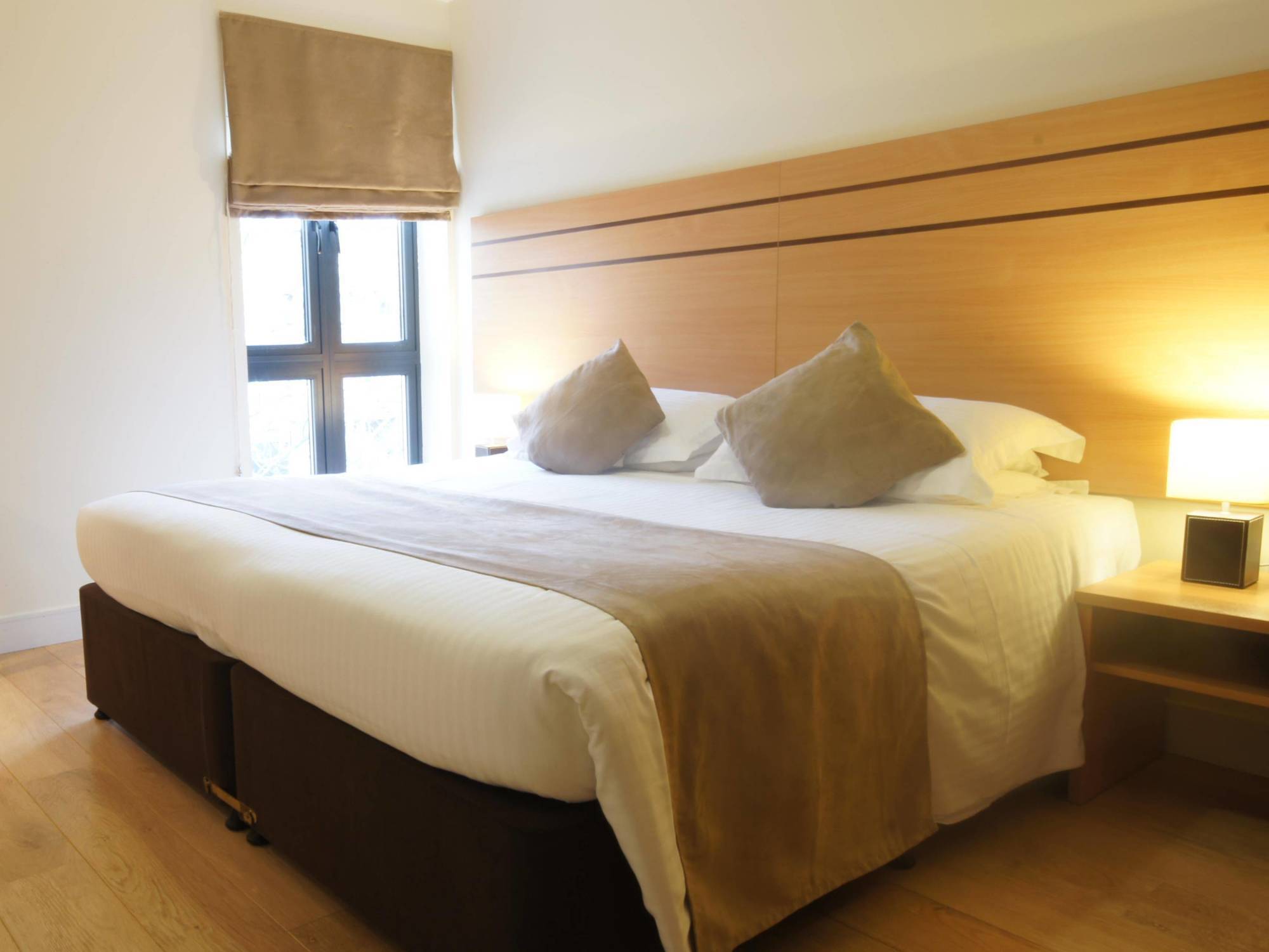 Lodge Drive Serviced Apartments Enfield Eksteriør bilde