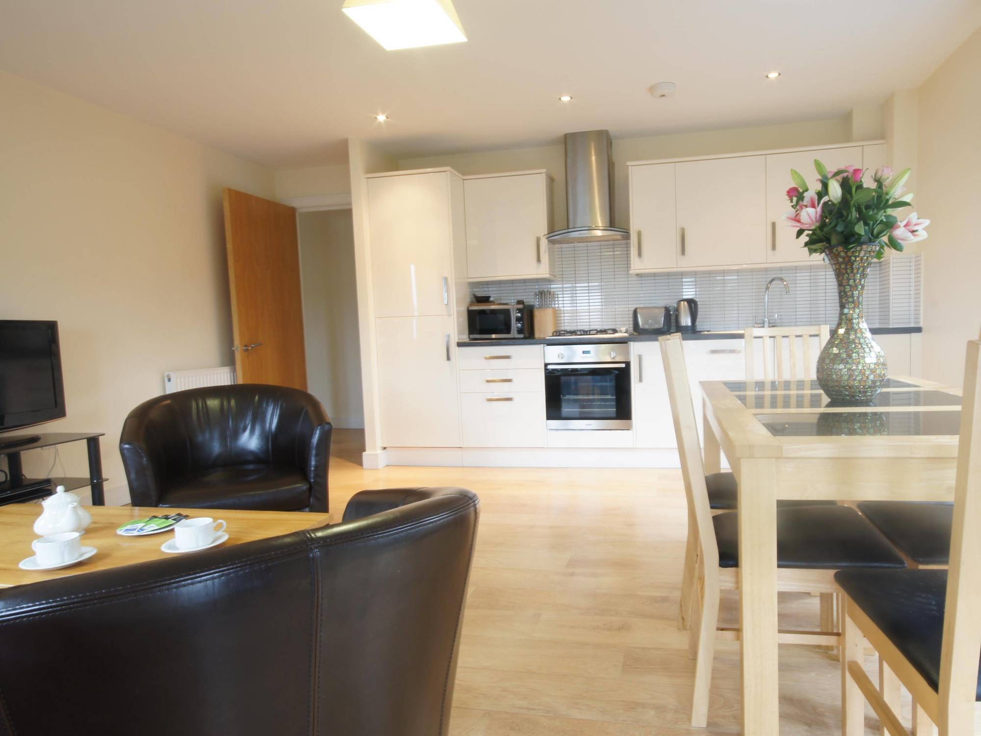 Lodge Drive Serviced Apartments Enfield Eksteriør bilde