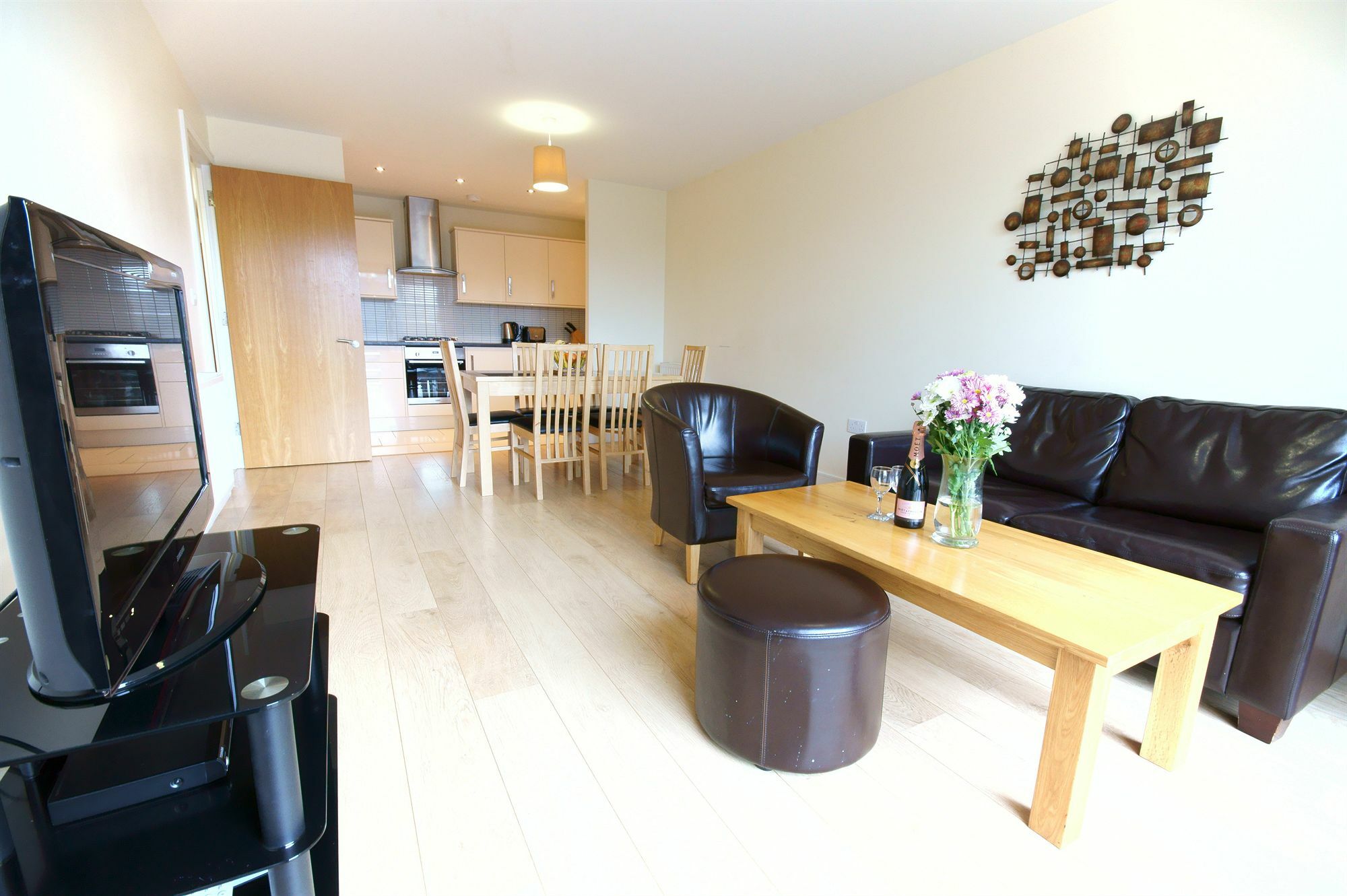 Lodge Drive Serviced Apartments Enfield Eksteriør bilde