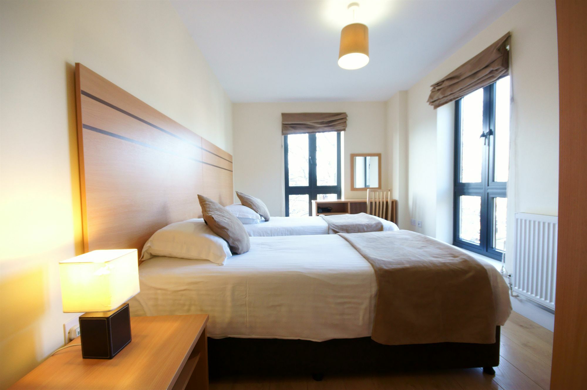 Lodge Drive Serviced Apartments Enfield Eksteriør bilde